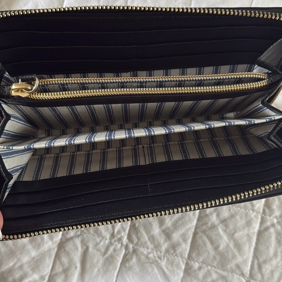 Dooney & Bourke Saffiano Shopper plus large zip around wristlet - Picture 3 of 9